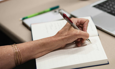 Novel Whispering: How To Finish a Novel (Livestream)